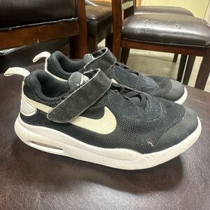 Nike Black and White Sneakers Low-Top Athletic Casual